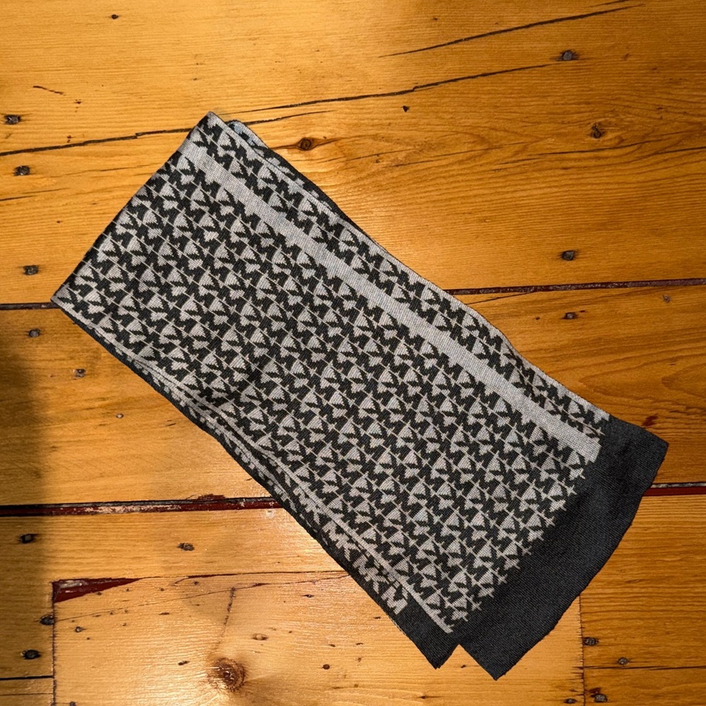 Michael Kors Black and Gray Patterned Scarf